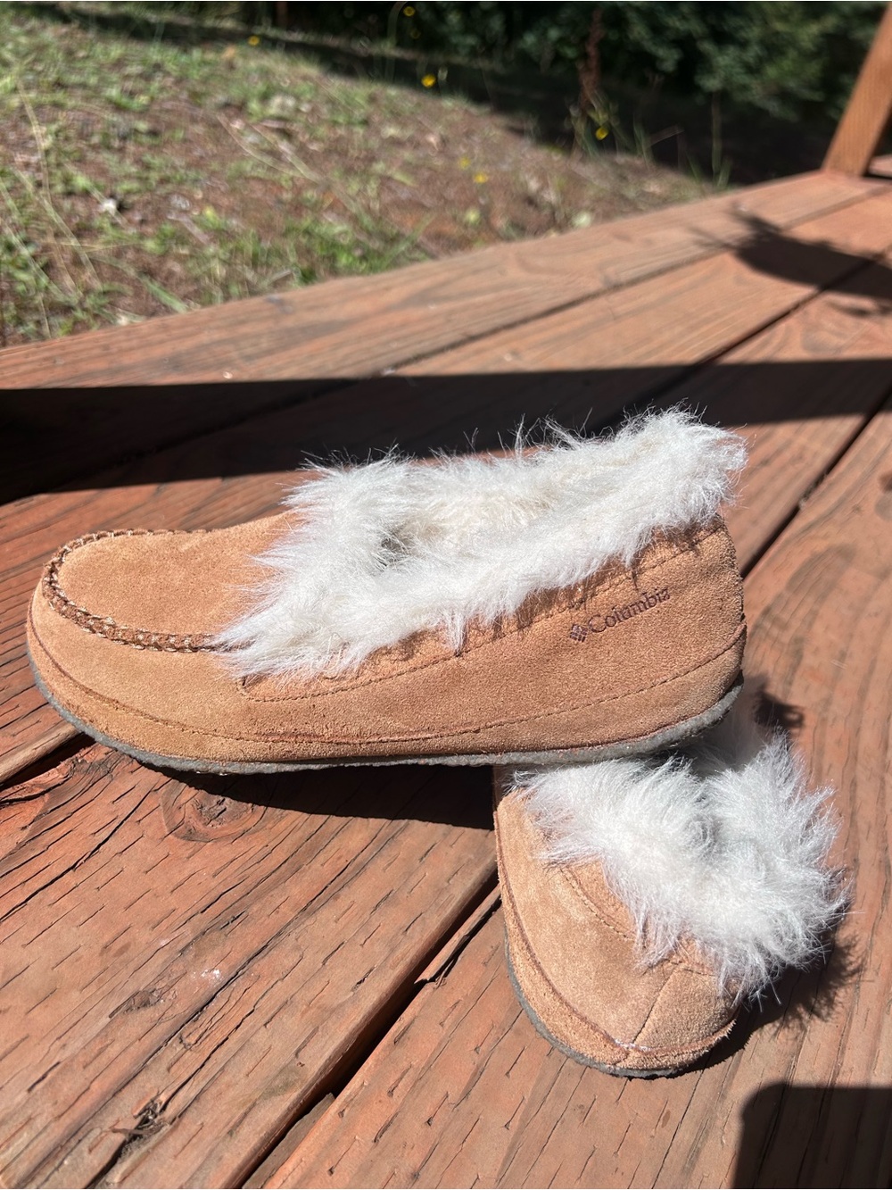 Columbia Women’s 7 Tan Faux-Fur Moccasin Slip-On Slippers